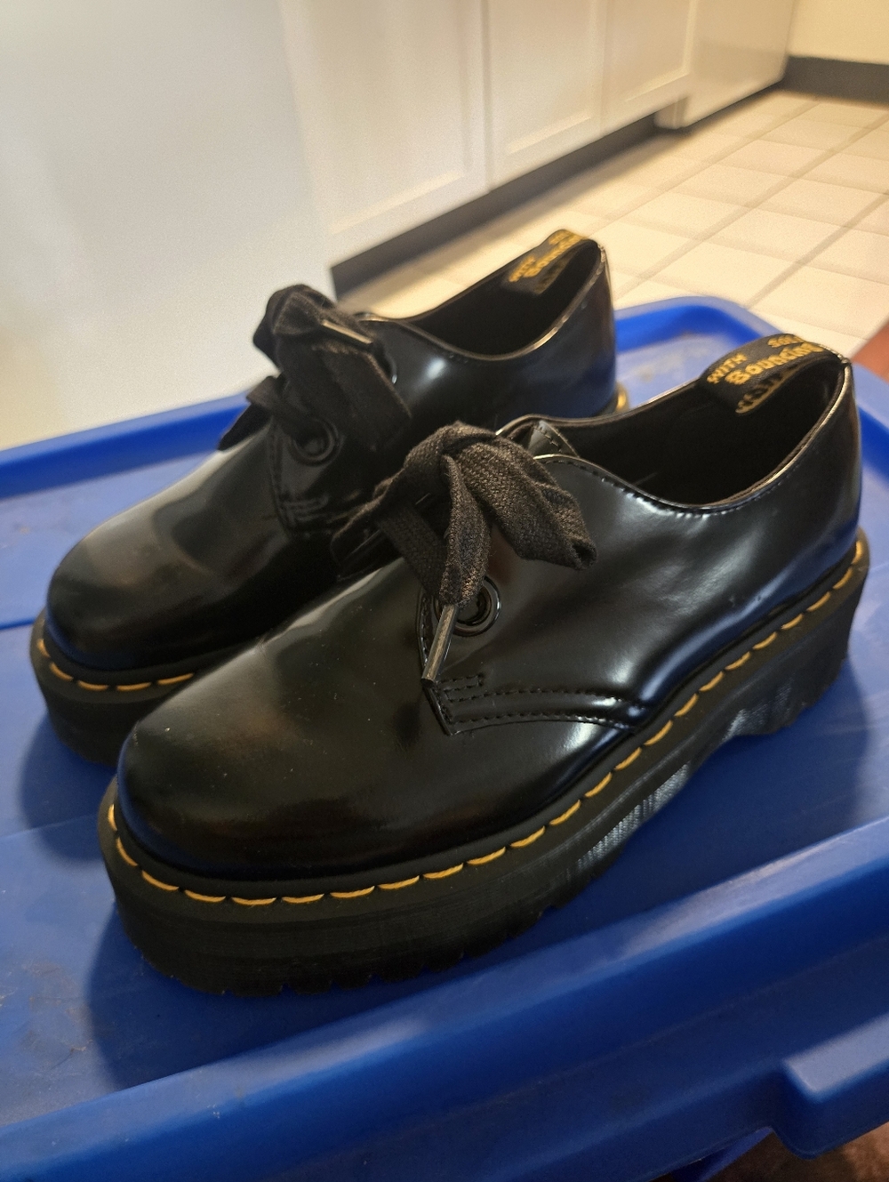 Doc Martens Holly Platform Womens Size 8 Patent Leather Oxford Shoes Black